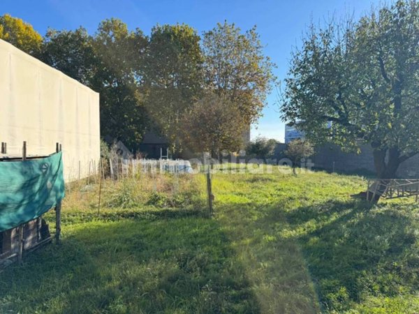 locale commerciale in vendita a Trezzano Rosa