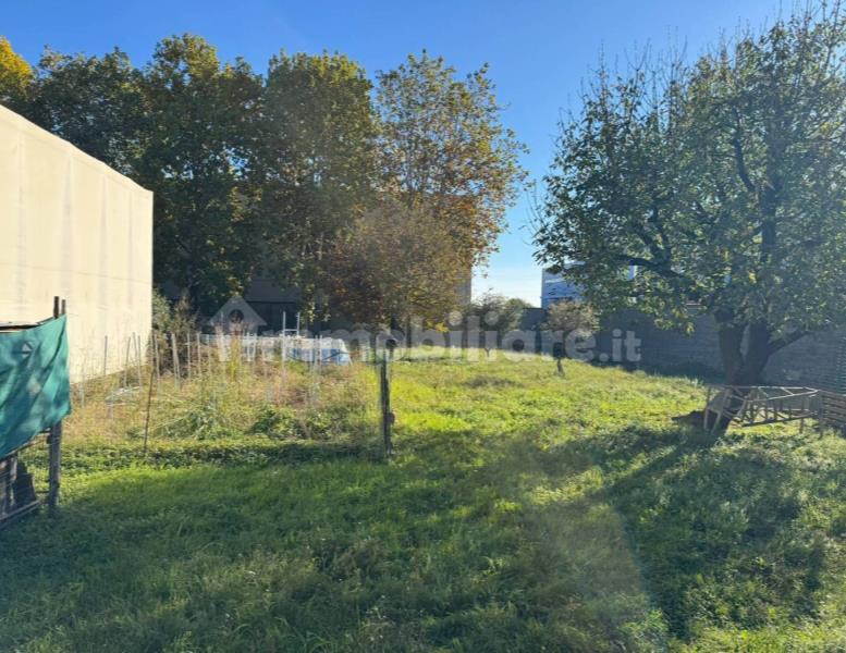 locale commerciale in vendita a Trezzano Rosa