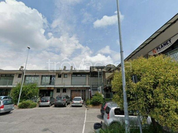 negozio in vendita a Trezzano Rosa