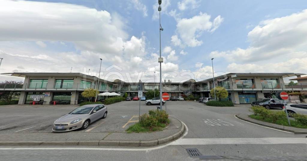 negozio in vendita a Trezzano Rosa