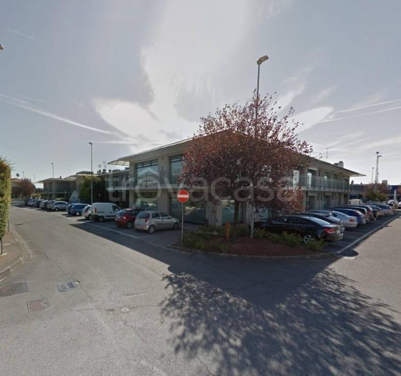 negozio in vendita a Trezzano Rosa