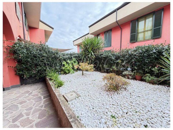 appartamento in vendita a Trezzano Rosa