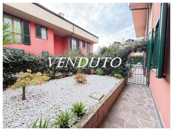 appartamento in vendita a Trezzano Rosa