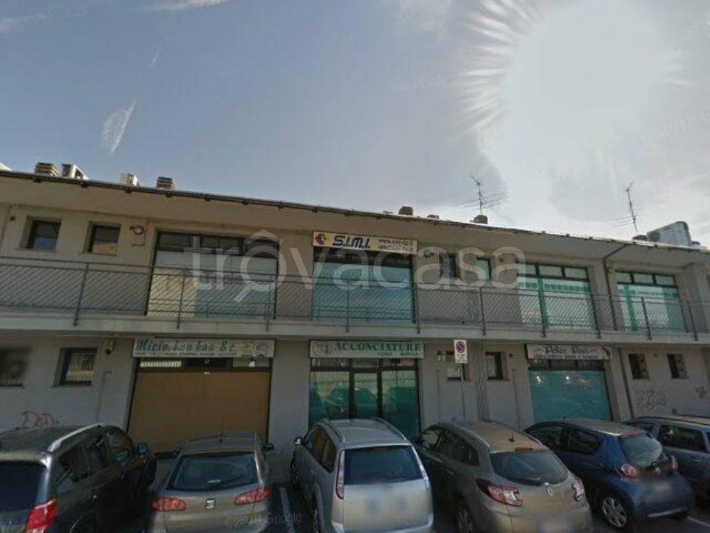 negozio in vendita a Trezzano Rosa
