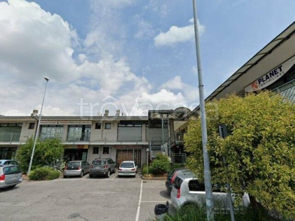 negozio in vendita a Trezzano Rosa