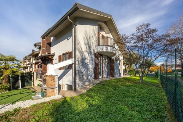 casa indipendente in vendita a Trezzano Rosa