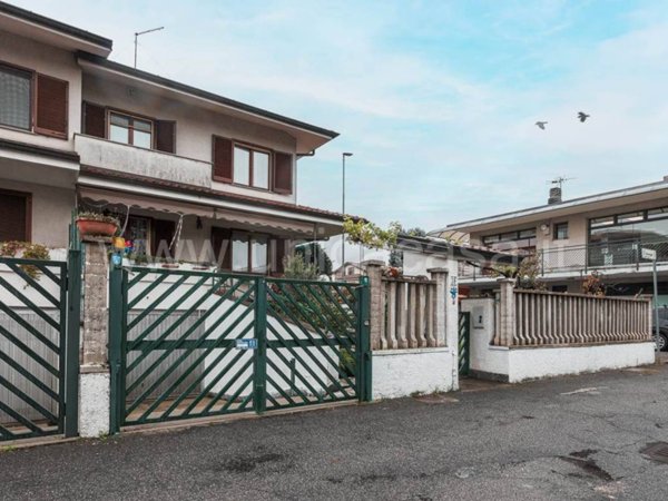 casa indipendente in vendita a Trezzano Rosa