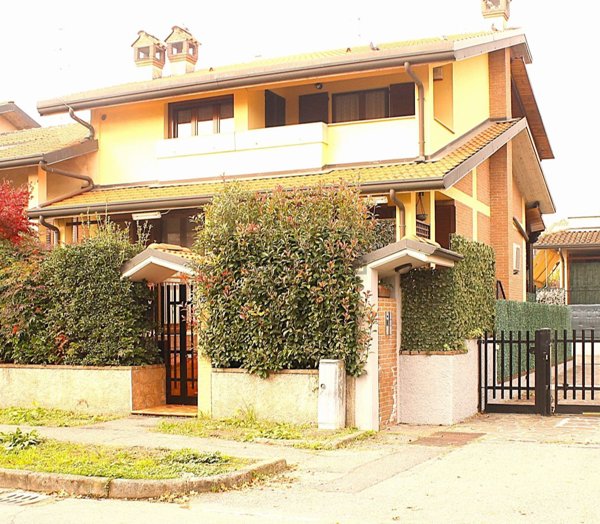 casa indipendente in vendita a Trezzano Rosa