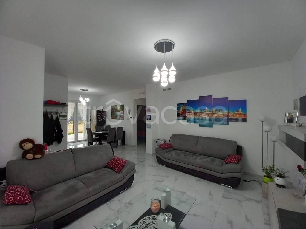 casa indipendente in vendita a Trezzano Rosa