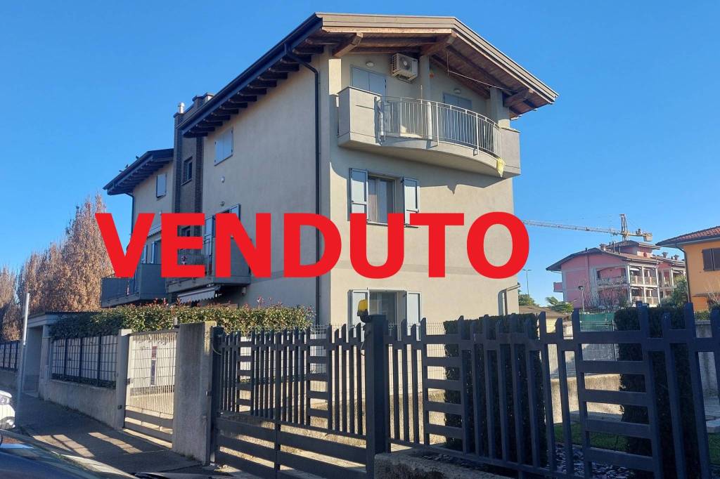 appartamento in vendita a Trezzano Rosa
