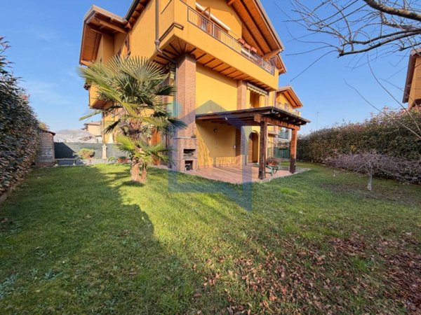 appartamento in vendita a Trezzano Rosa