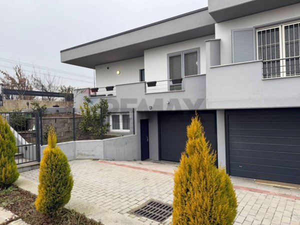 casa indipendente in vendita a Trezzano Rosa