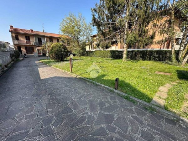 casa indipendente in vendita a Trezzano Rosa