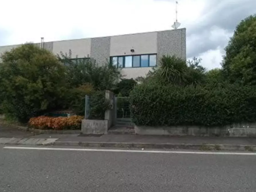 capannone in vendita a Trezzano Rosa