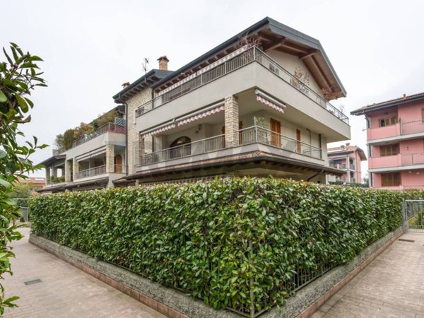 appartamento in vendita a Trezzano Rosa