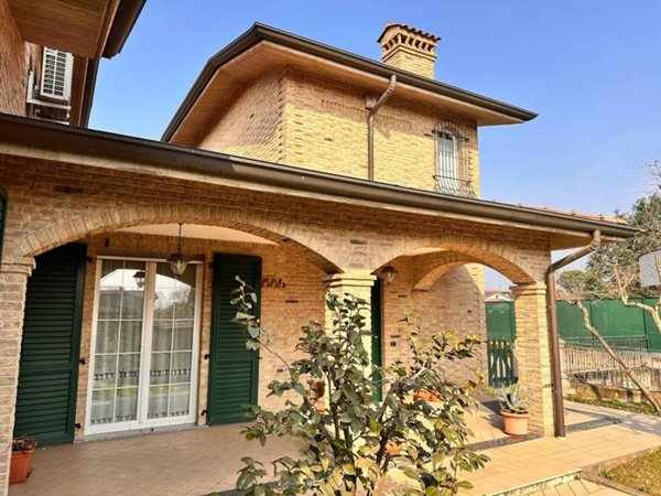 casa indipendente in vendita a Trezzano Rosa