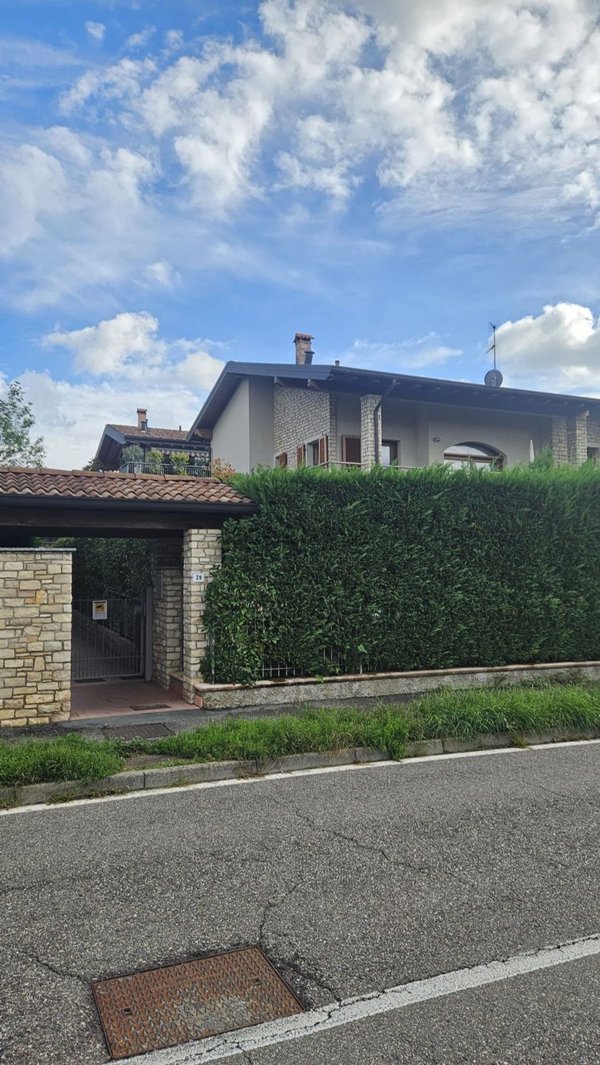 appartamento in vendita a Trezzano Rosa