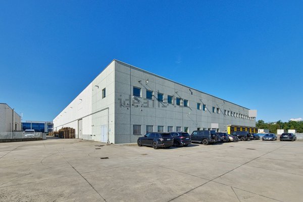 capannone in vendita a Trezzano Rosa