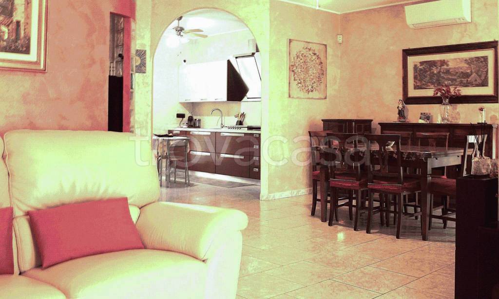 casa indipendente in vendita a Trezzano Rosa