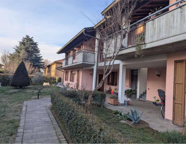 appartamento in vendita a Trezzano Rosa