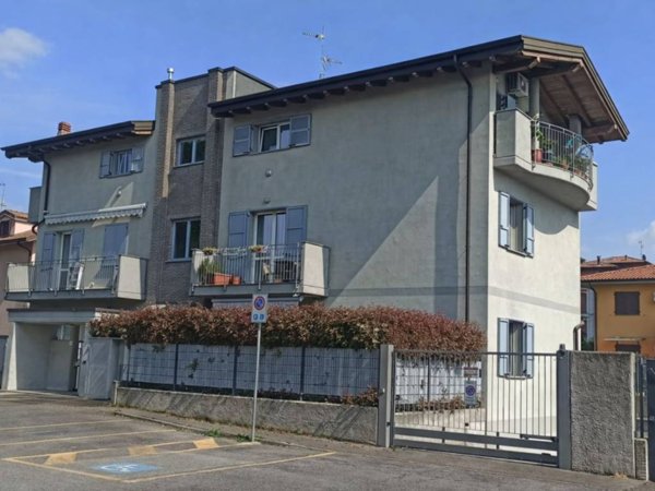 appartamento in vendita a Trezzano Rosa