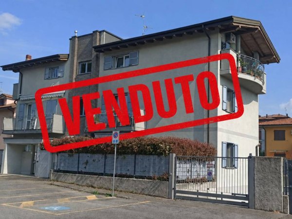 appartamento in vendita a Trezzano Rosa