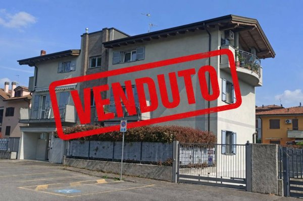 appartamento in vendita a Trezzano Rosa