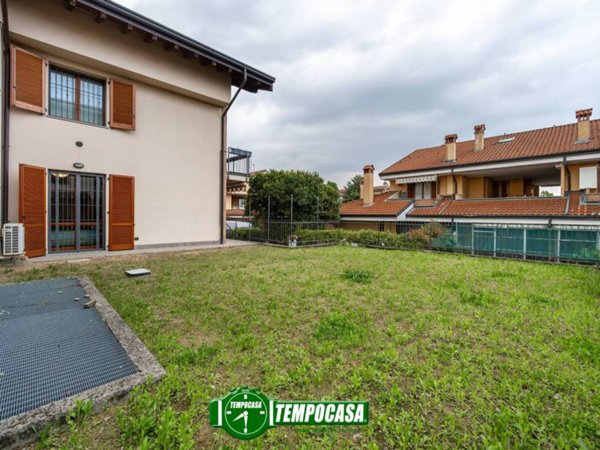 appartamento in vendita a Trezzano Rosa