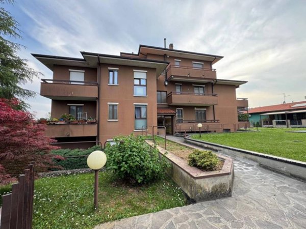 appartamento in vendita a Trezzano Rosa