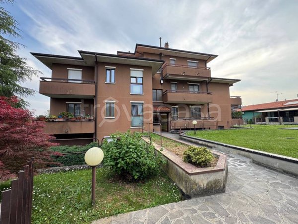 appartamento in vendita a Trezzano Rosa