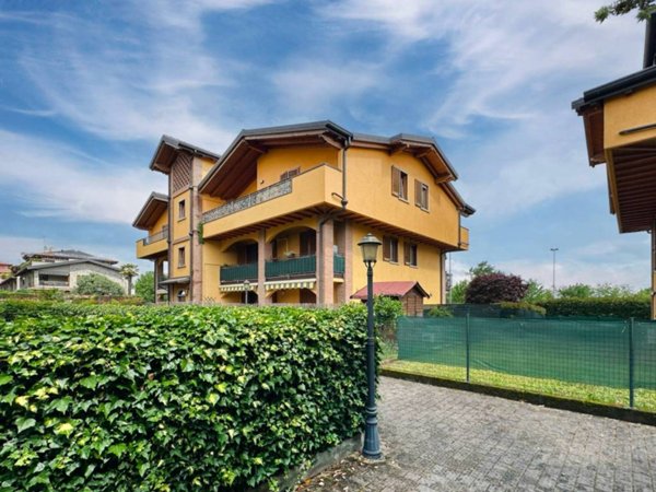 appartamento in vendita a Trezzano Rosa