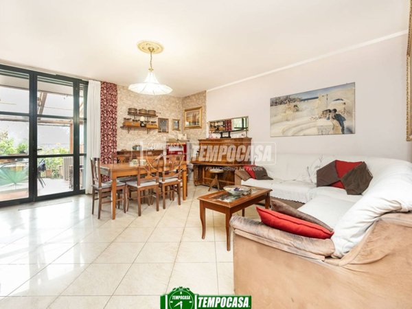 casa indipendente in vendita a Trezzano Rosa