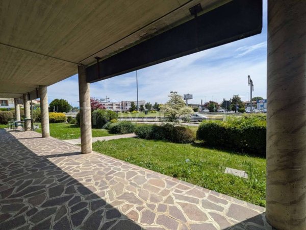 ufficio in vendita a Trezzano Rosa