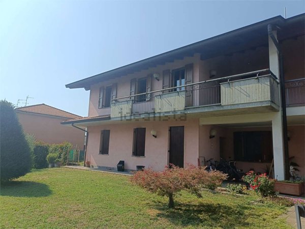 casa indipendente in vendita a Trezzano Rosa