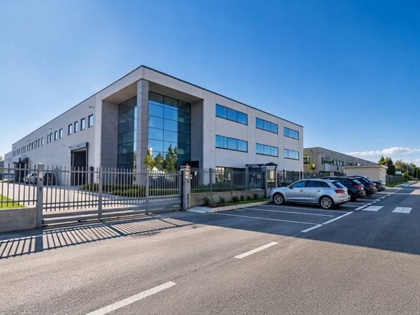 locale commerciale in vendita a Trezzano Rosa