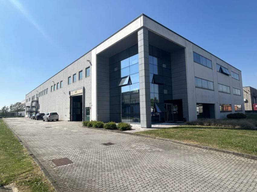 locale commerciale in vendita a Trezzano Rosa