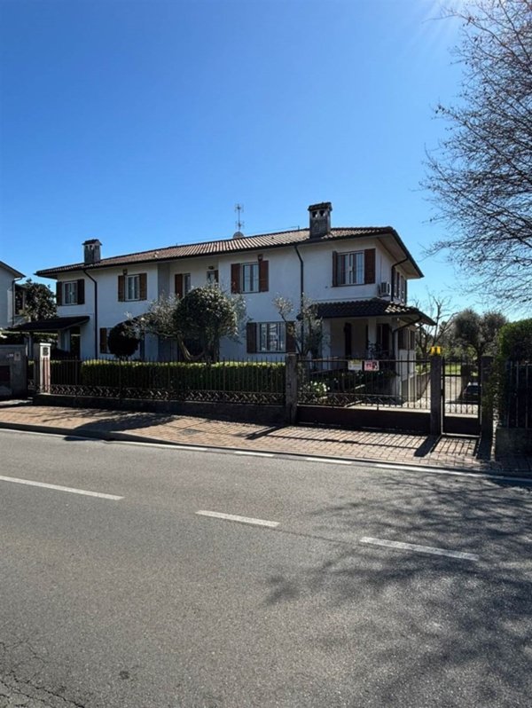 casa indipendente in vendita a Trezzano Rosa