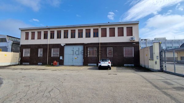 capannone in vendita a Trezzano sul Naviglio