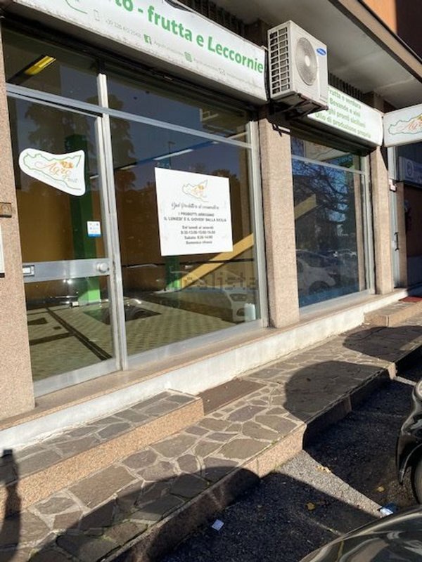 locale commerciale in vendita a Trezzano sul Naviglio