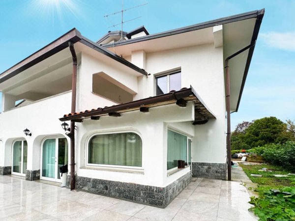 casa indipendente in vendita a Trezzano sul Naviglio