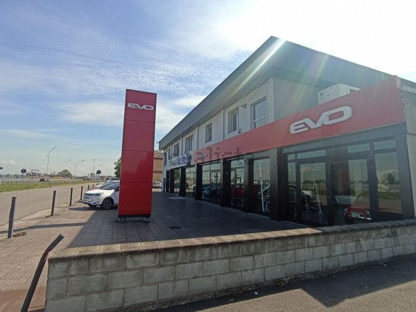 locale commerciale in vendita a Trezzano sul Naviglio