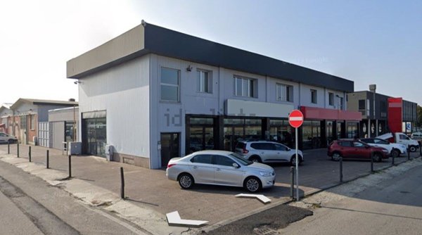 locale commerciale in vendita a Trezzano sul Naviglio
