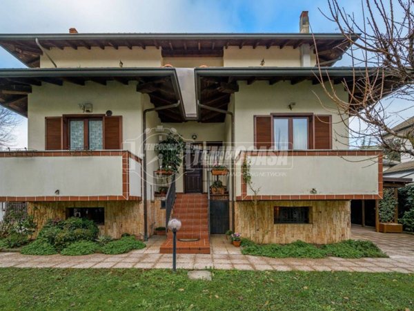 casa indipendente in vendita a Trezzano sul Naviglio
