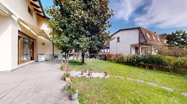 casa indipendente in vendita a Trezzano sul Naviglio