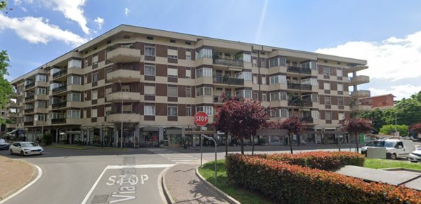 negozio in vendita a Trezzano sul Naviglio
