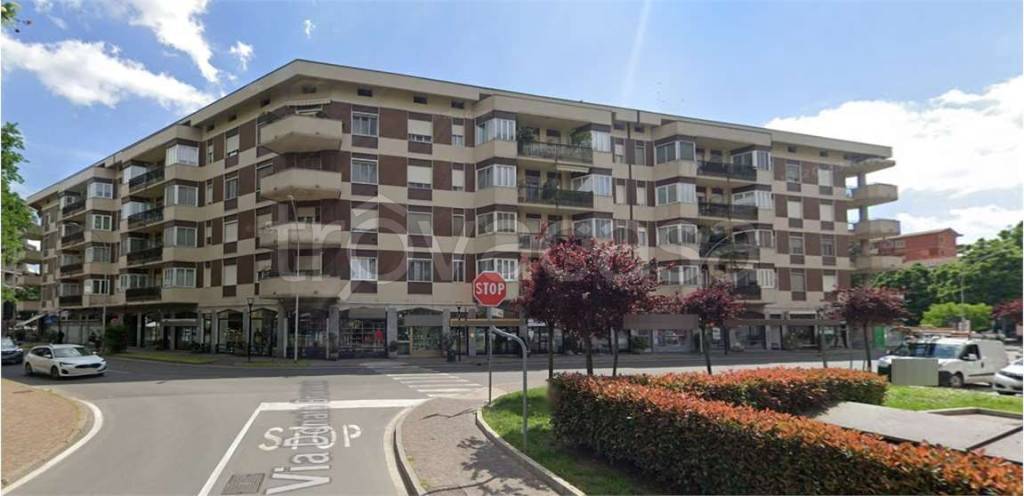 negozio in vendita a Trezzano sul Naviglio