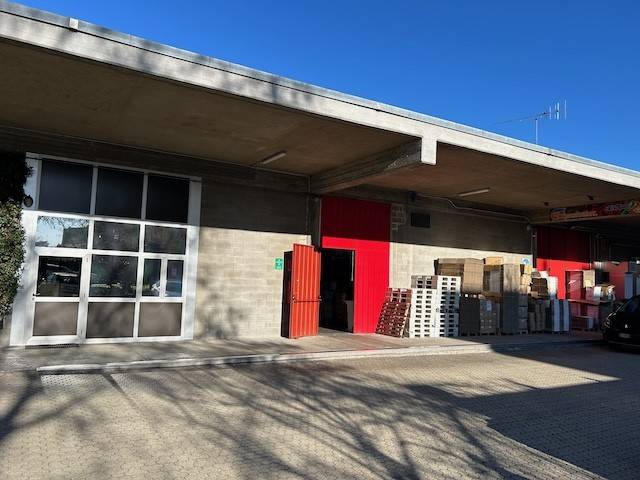 locale commerciale in vendita a Trezzano sul Naviglio