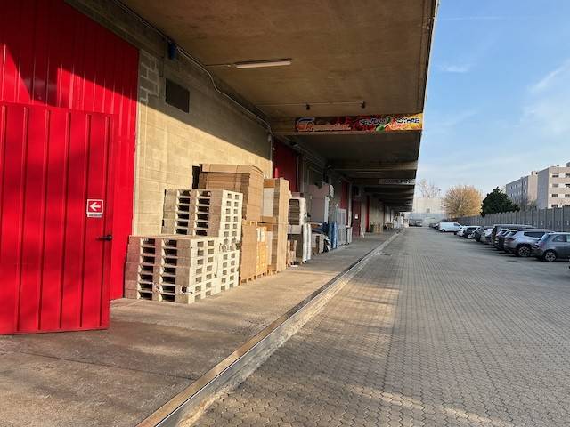 locale commerciale in vendita a Trezzano sul Naviglio