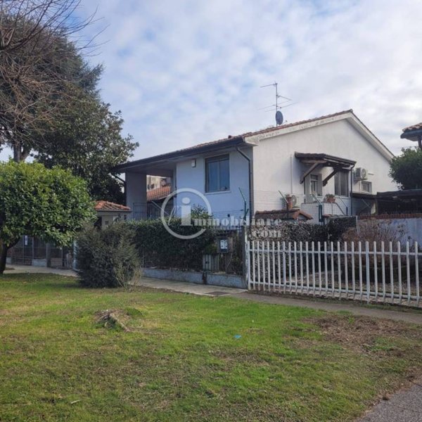 casa indipendente in vendita a Trezzano sul Naviglio