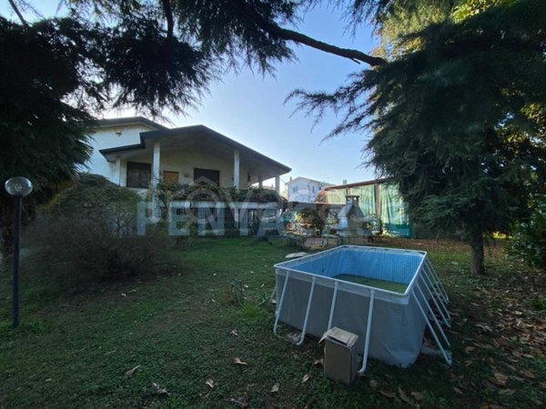 casa indipendente in vendita a Trezzano sul Naviglio